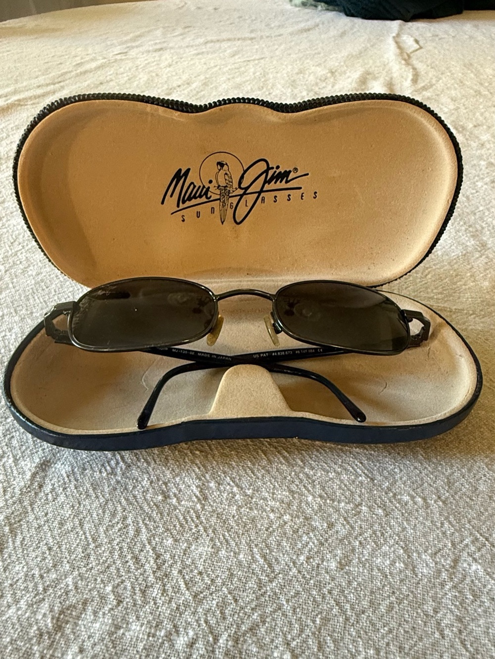 Maui Jim Black Metal Rectangular Sunglasses with Dark Lenses